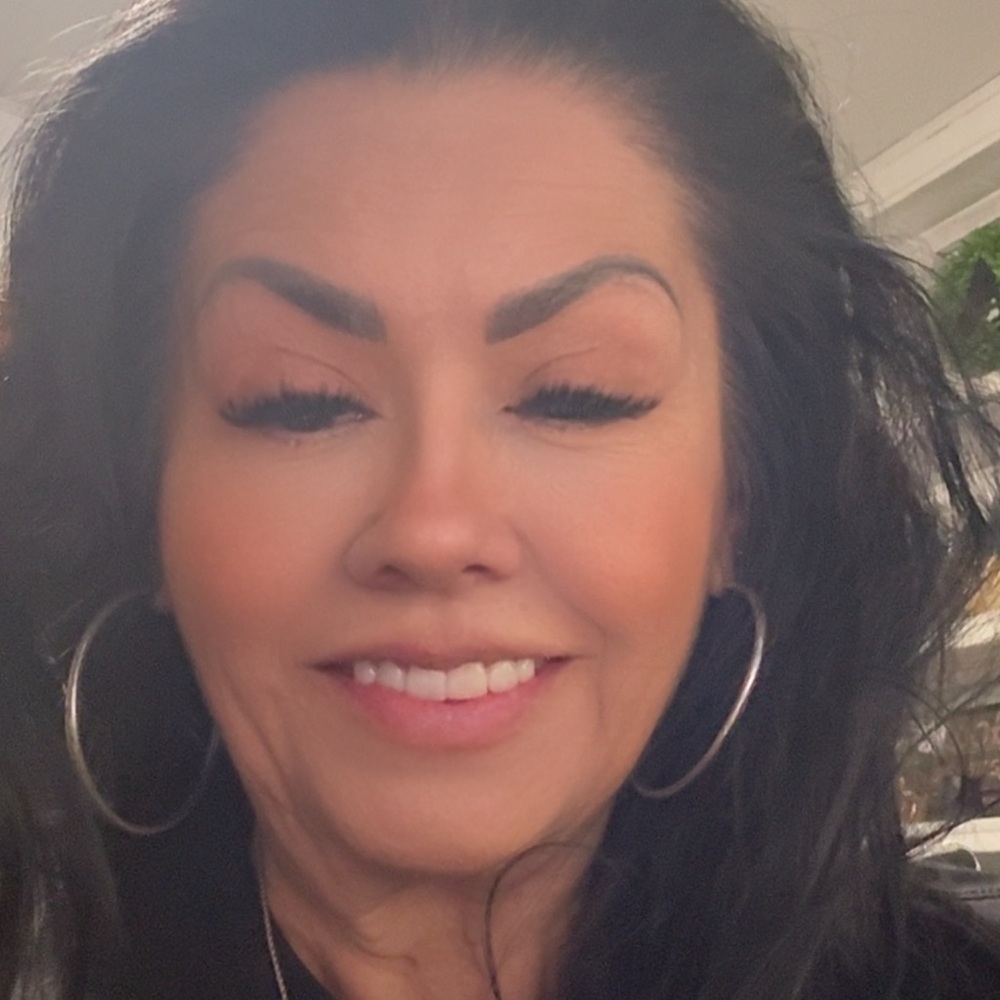 Meet your Posher, Yvette